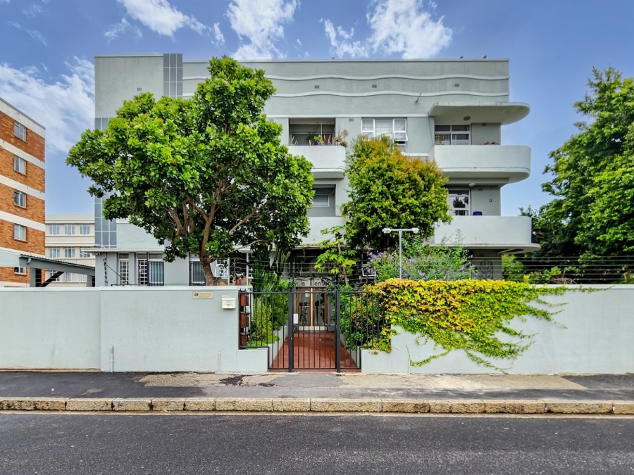 1 Bedroom Property for Sale in Gardens Western Cape